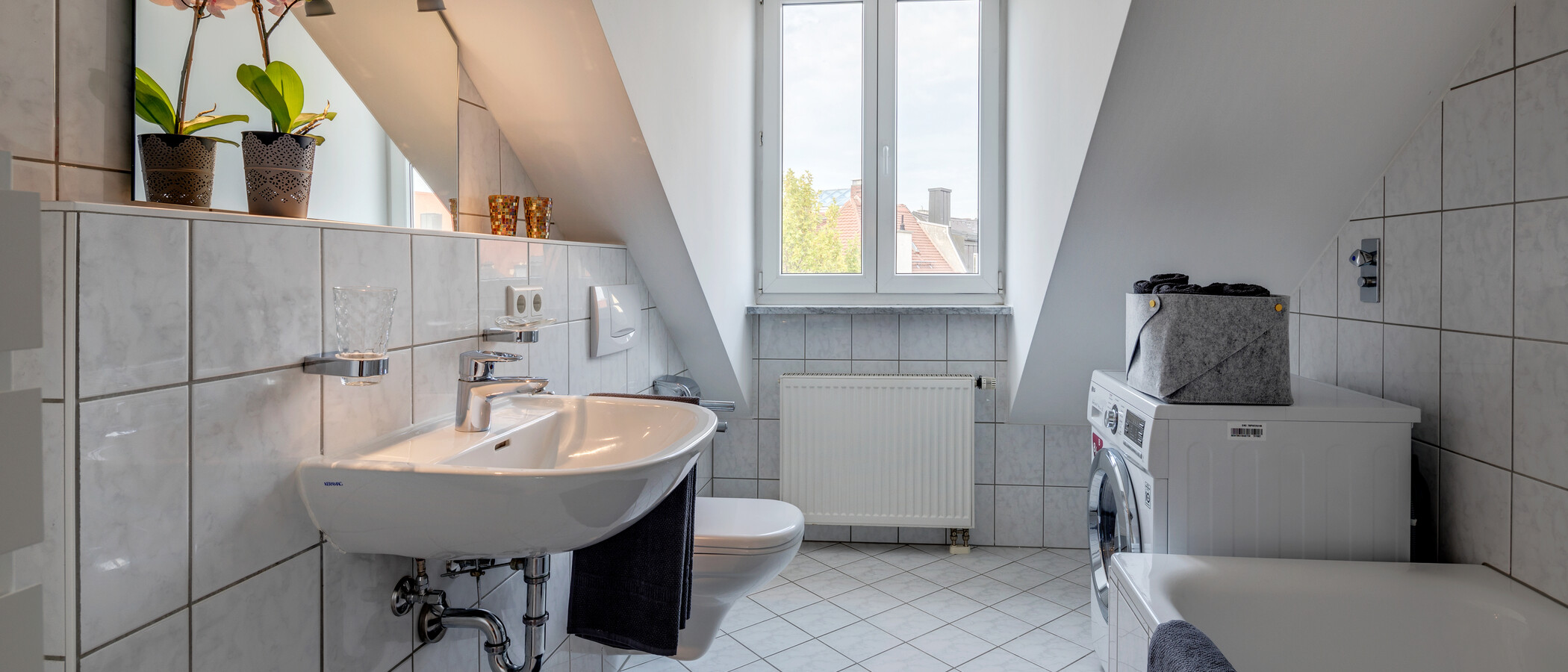 attic apartment München Schwabing-Nord (zw. Belgrad- & Leopoldstraße) 01 bathroom 10759