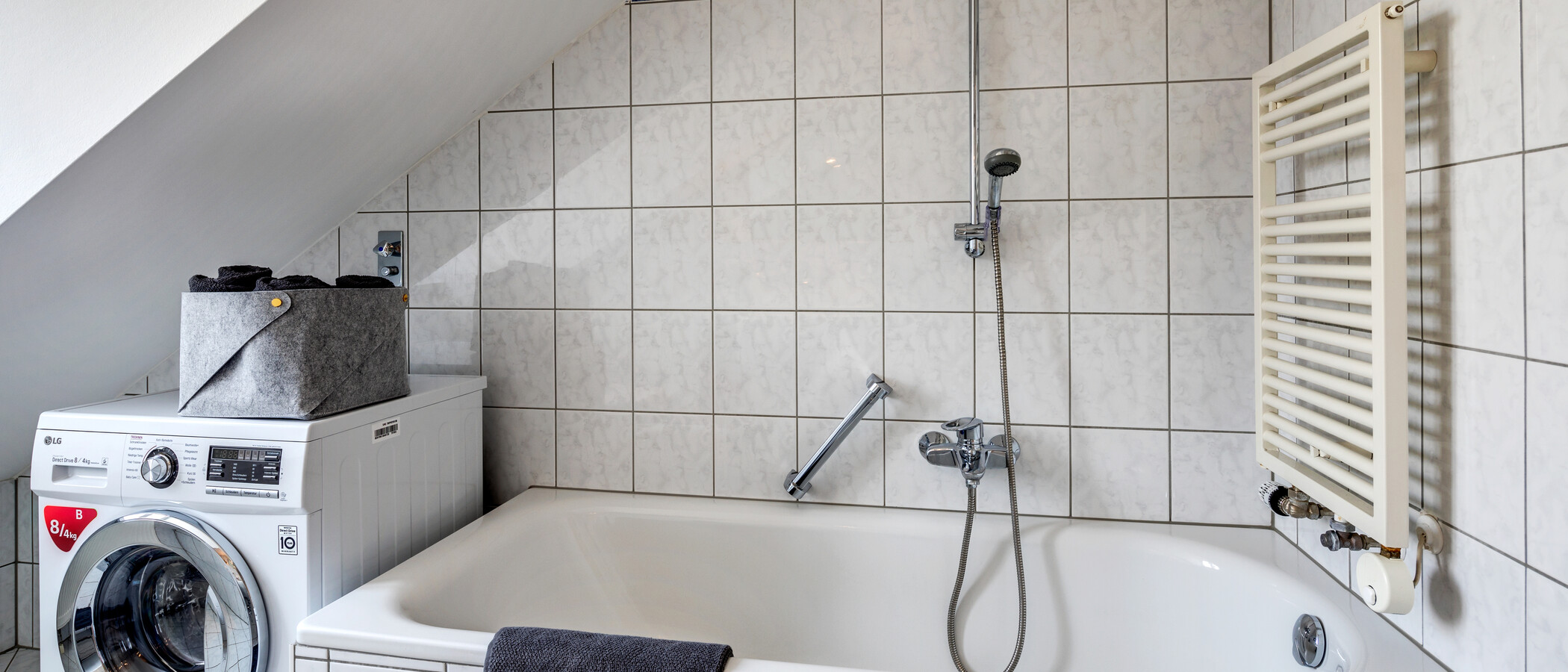 attic apartment München Schwabing-Nord (zw. Belgrad- & Leopoldstraße) 03 bathroom 10759
