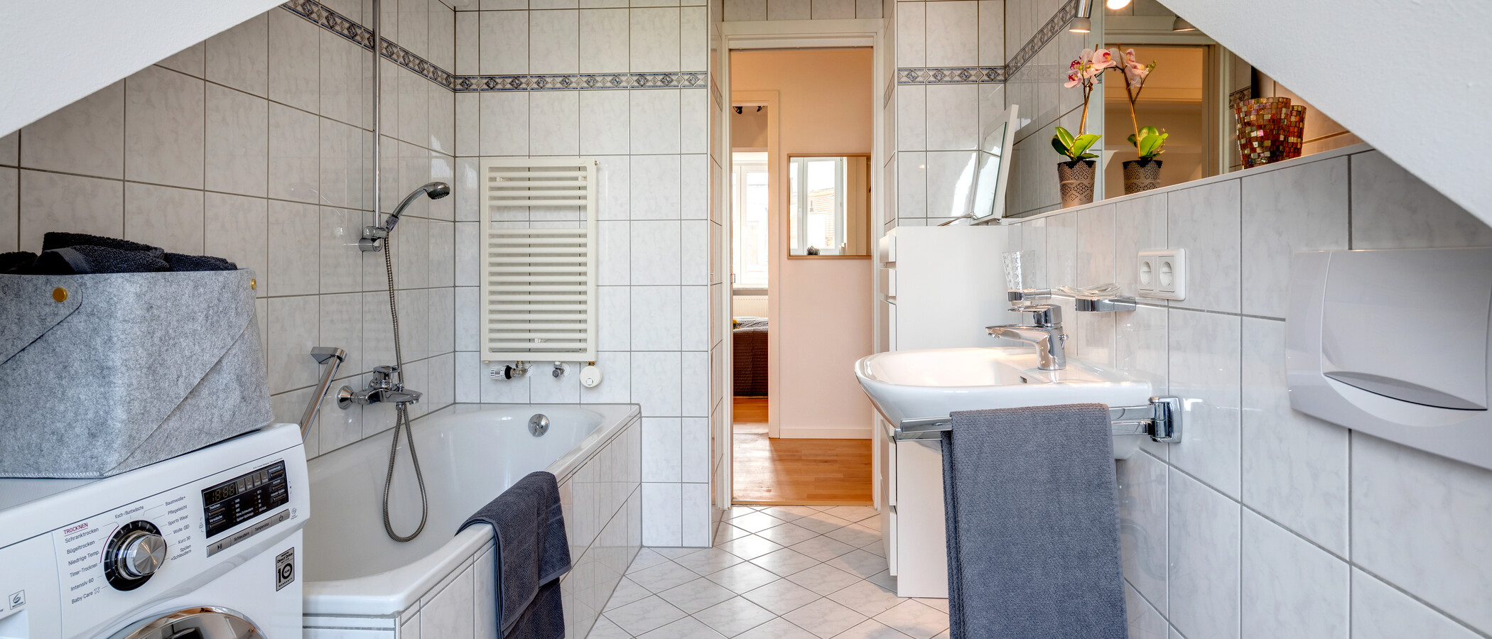 attic apartment München Schwabing-Nord (zw. Belgrad- & Leopoldstraße) 04 bathroom 10759