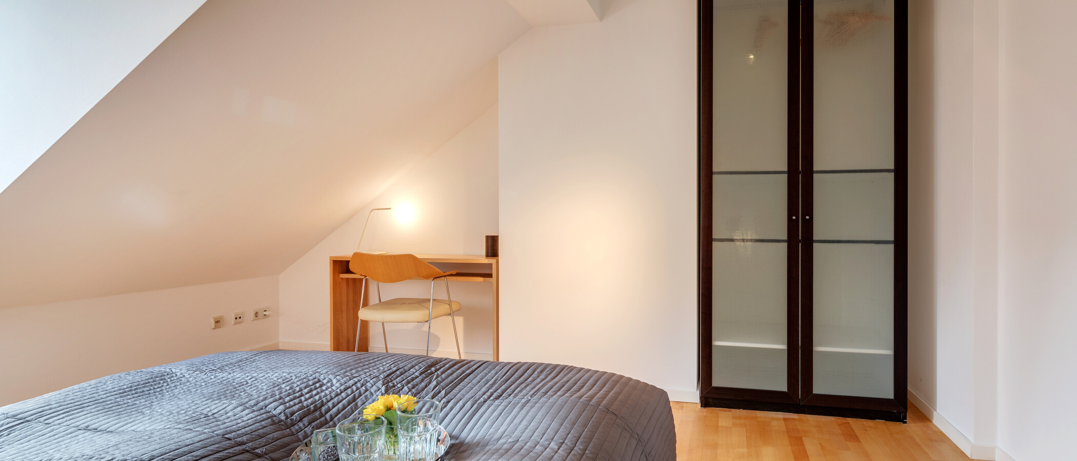 attic apartment München Schwabing-Nord (zw. Belgrad- & Leopoldstraße) 03 sleeping area 10759