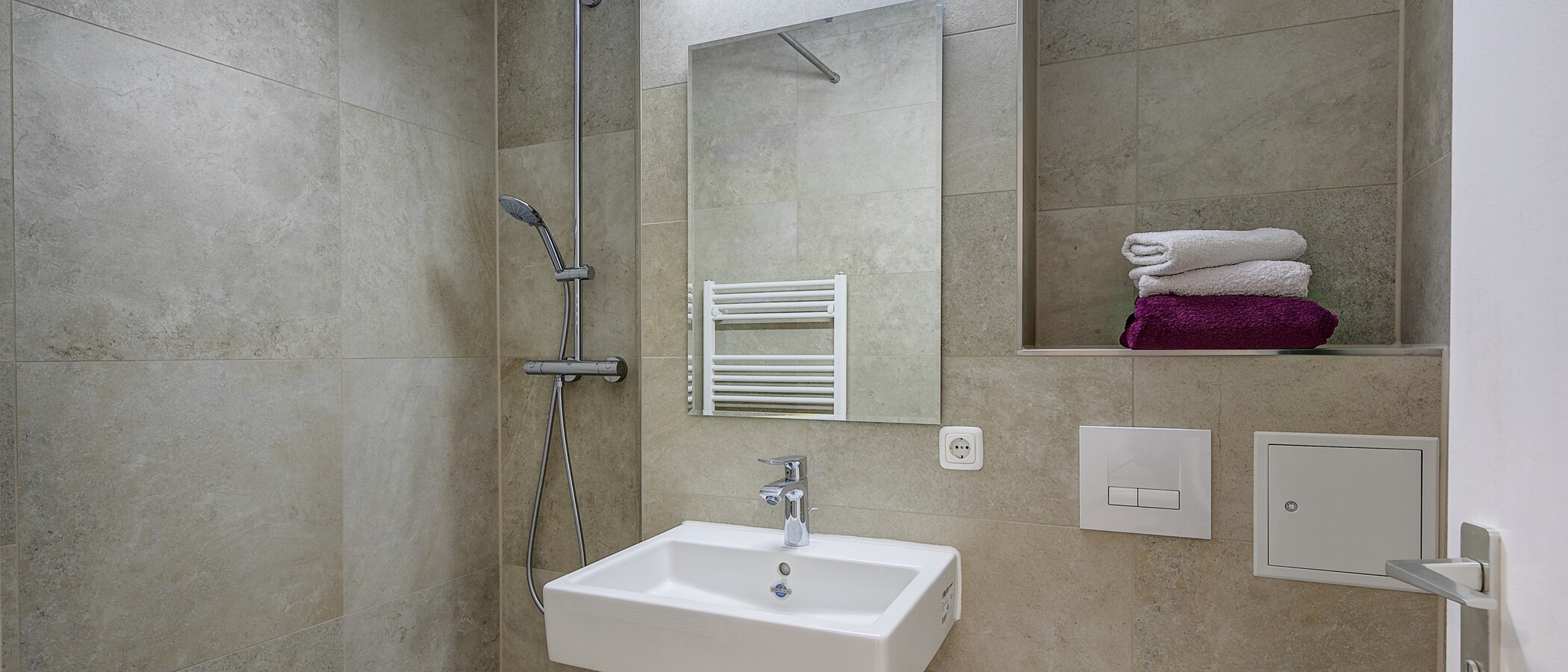 apartment München Neuhausen 01 bathroom 10774