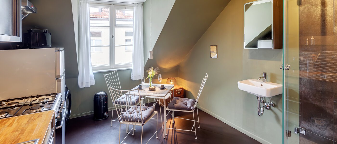attic apartment München Altstadt 04 kitchen 10799