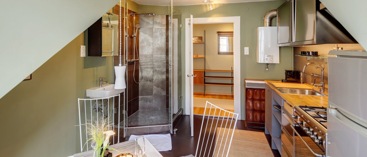 attic apartment München Altstadt 02 bathroom 10799