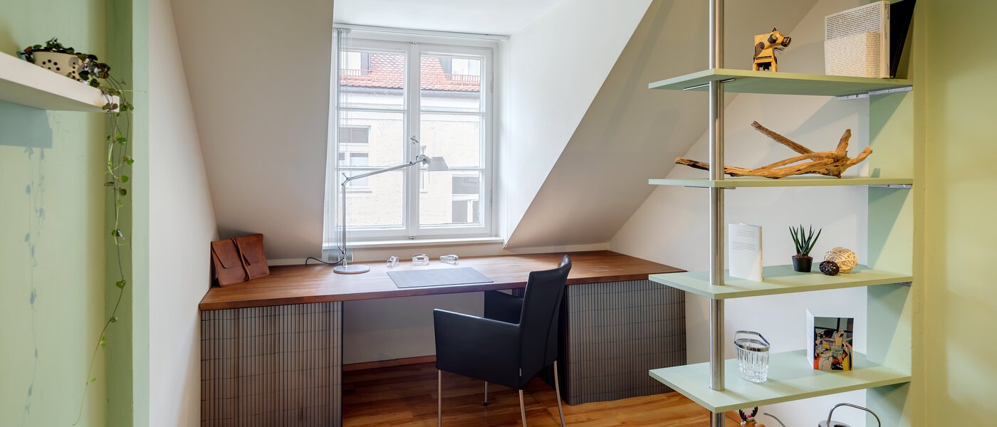 attic apartment München Altstadt 01 work area 10799