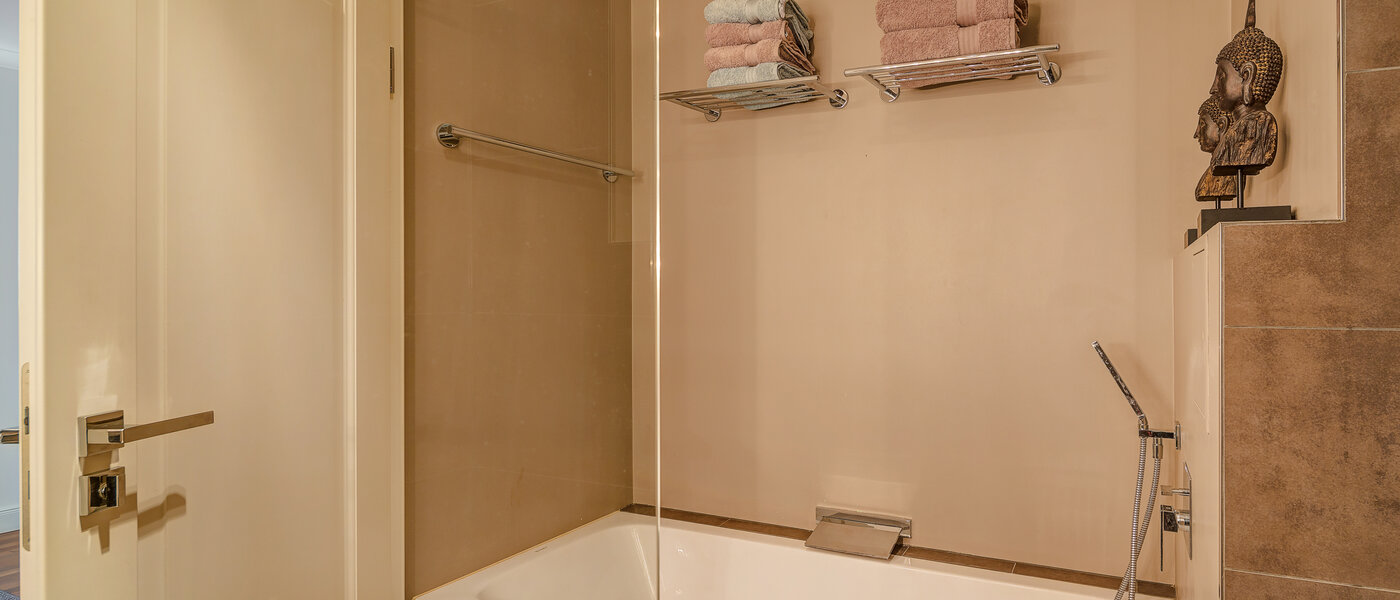 apartment München Herzogpark 04 bathroom 10801