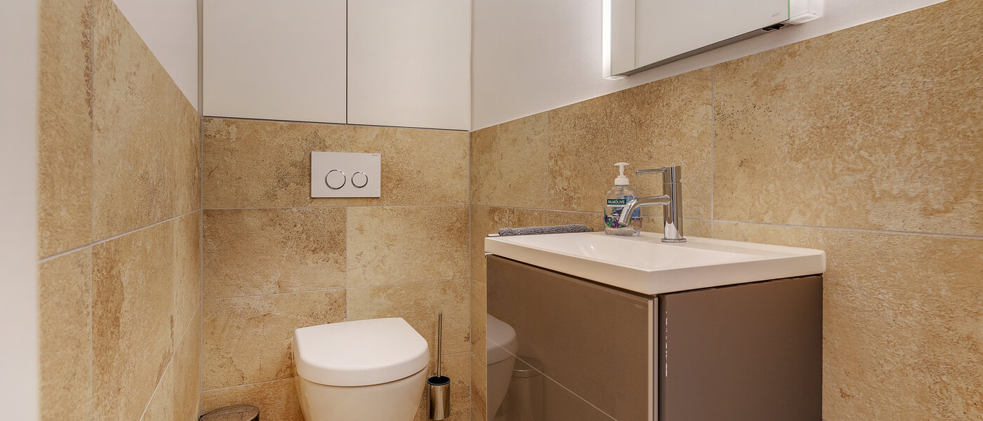 apartment München Olympiadorf 01 separate toilet 10807