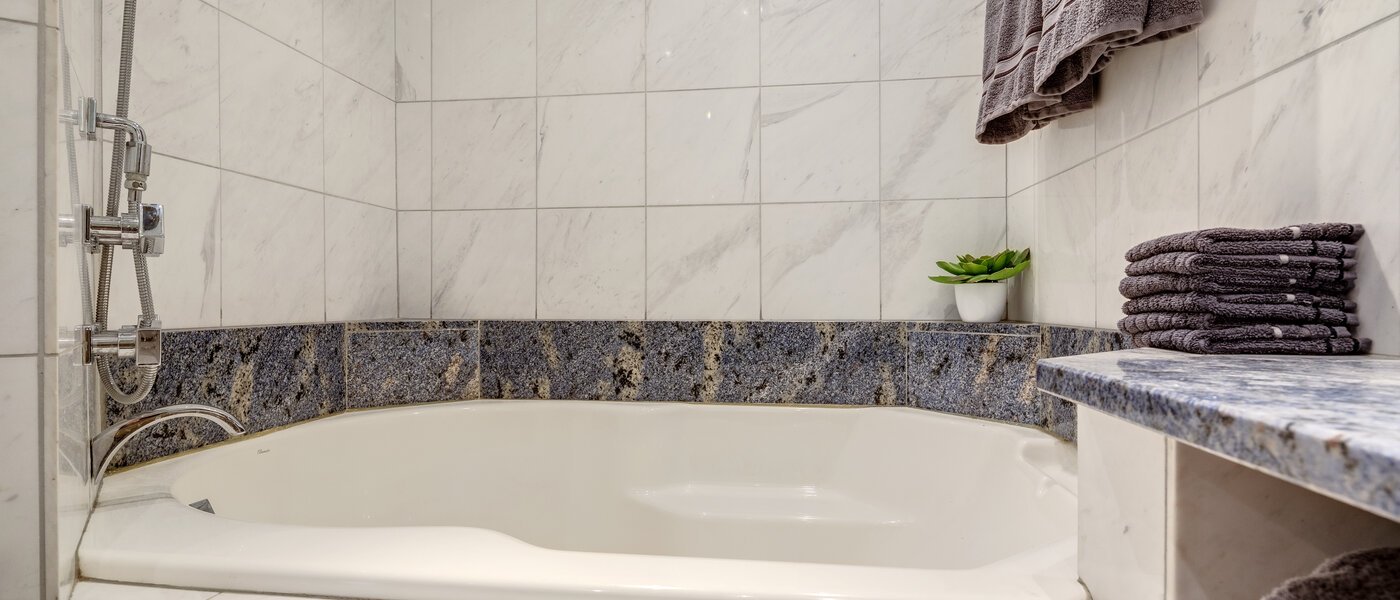 attic apartment München Denning 02 bathroom 10809