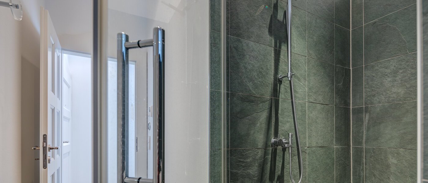 apartment München Bogenhausen 05 bathroom 10830