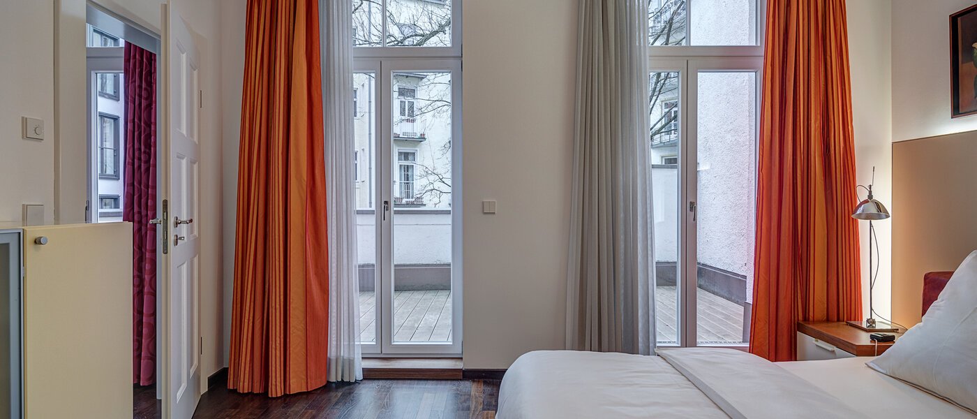 apartment München Bogenhausen 02 sleeping area 10830