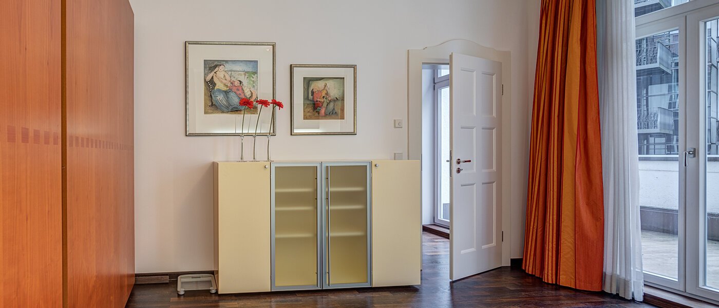 apartment München Bogenhausen 04 sleeping area 10830