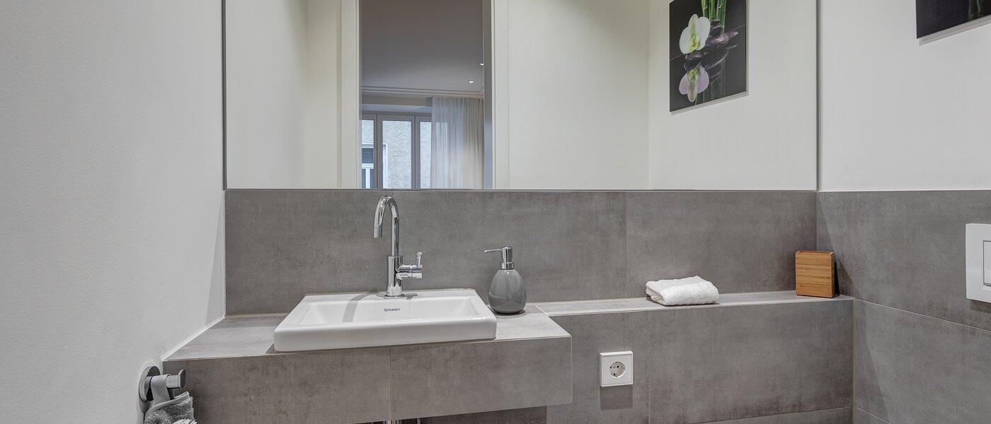 apartment München Maxvorstadt - Rund um den Josephplatz 01 guest toilet 10866