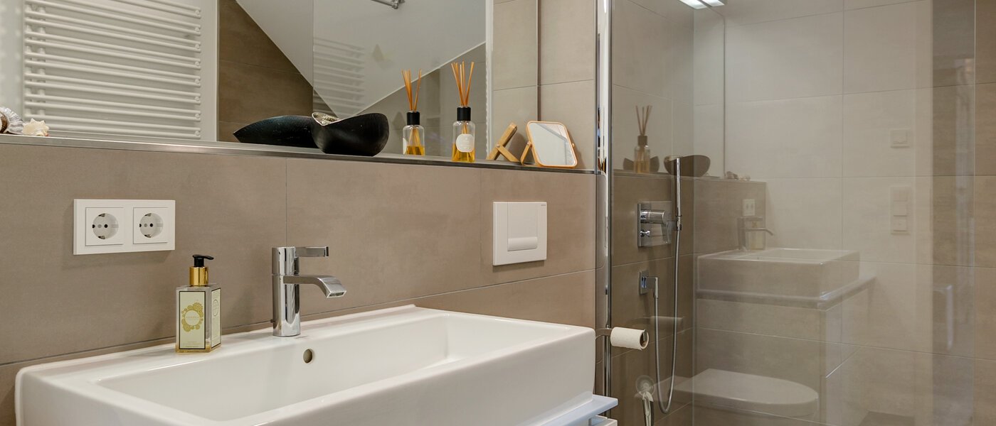 gallery apartment  München Maxvorstadt 01 bathroom 10881