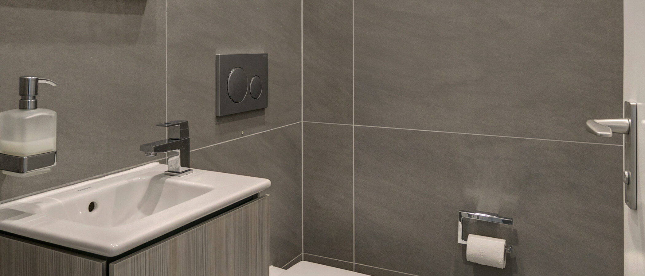 apartment München Schwabing (rechts der Leopoldstraße) 01 guest toilet 10897