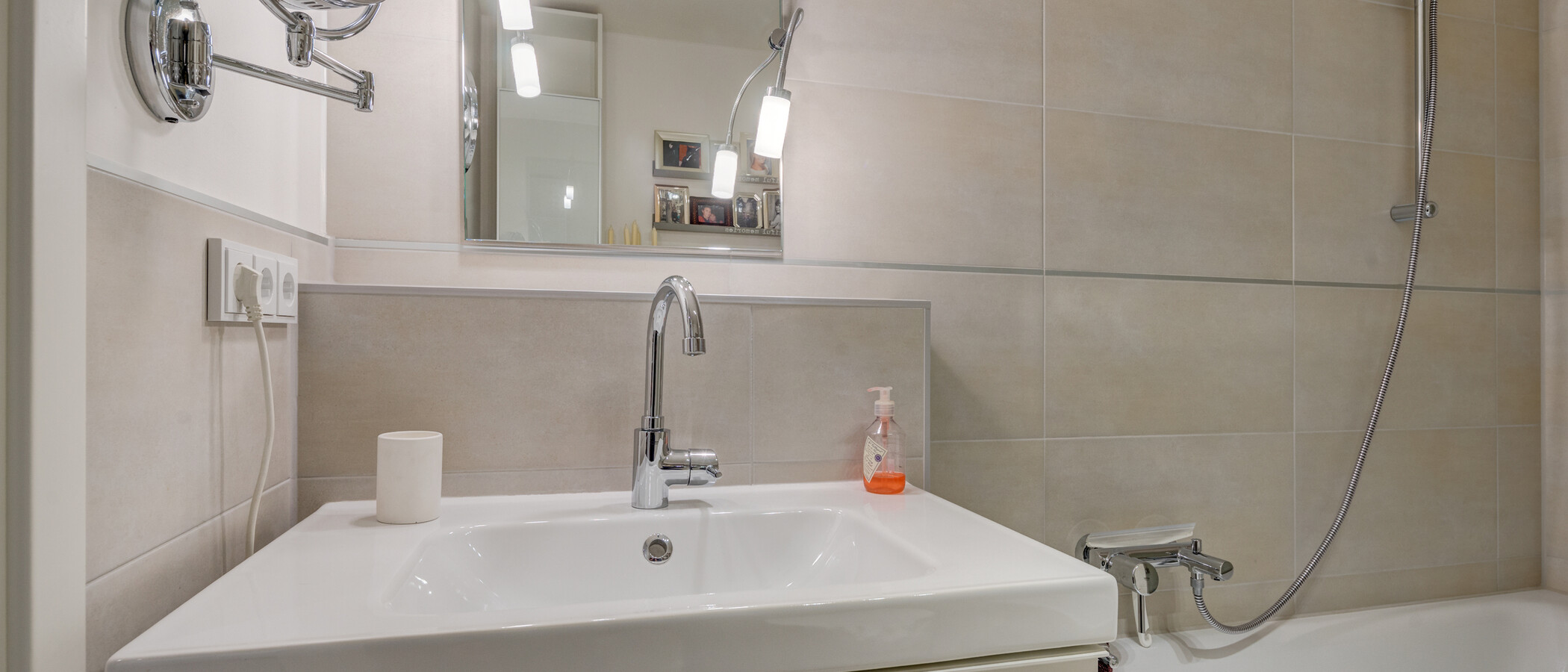 apartment München Schwabing-Georgenschwaige 02 bathroom 10906