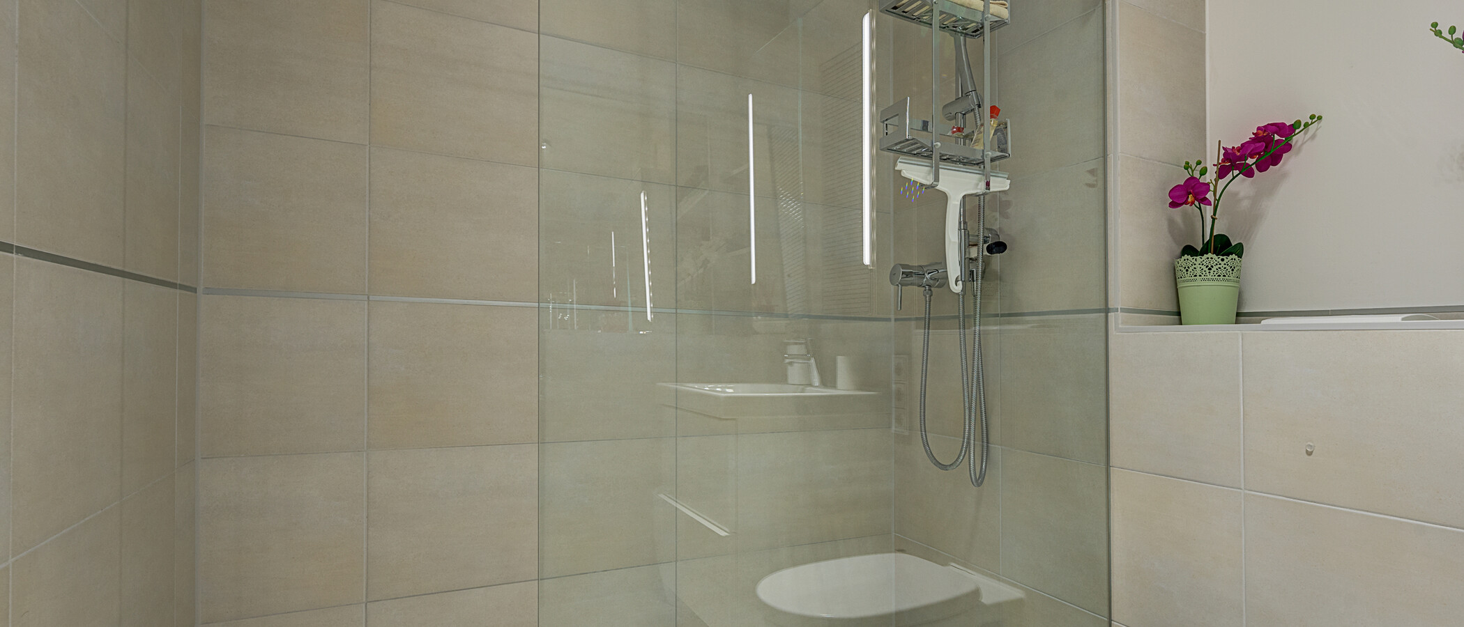 apartment München Schwabing-Georgenschwaige 02 2. bathroom 10906