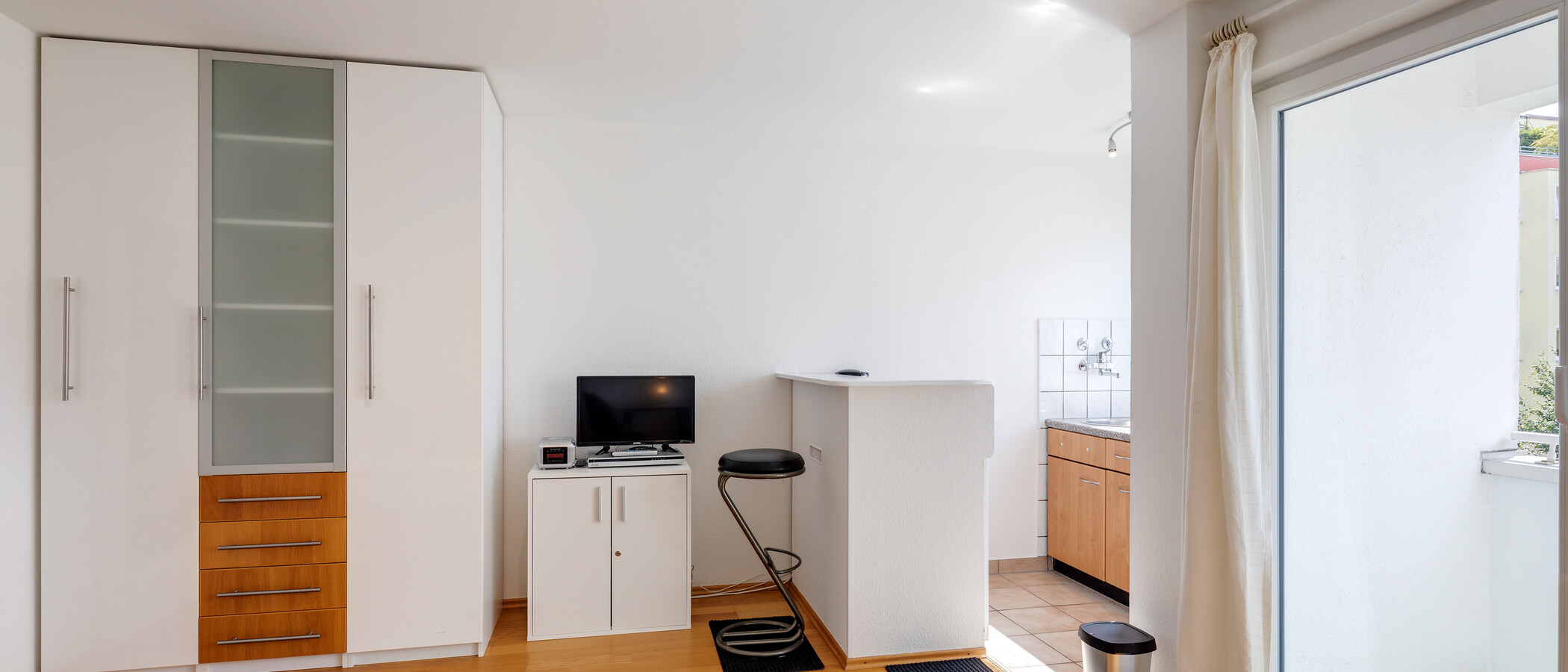 apartment München Schwabing-West (rund um den Hohenzollernplatz) 03 living area 1094