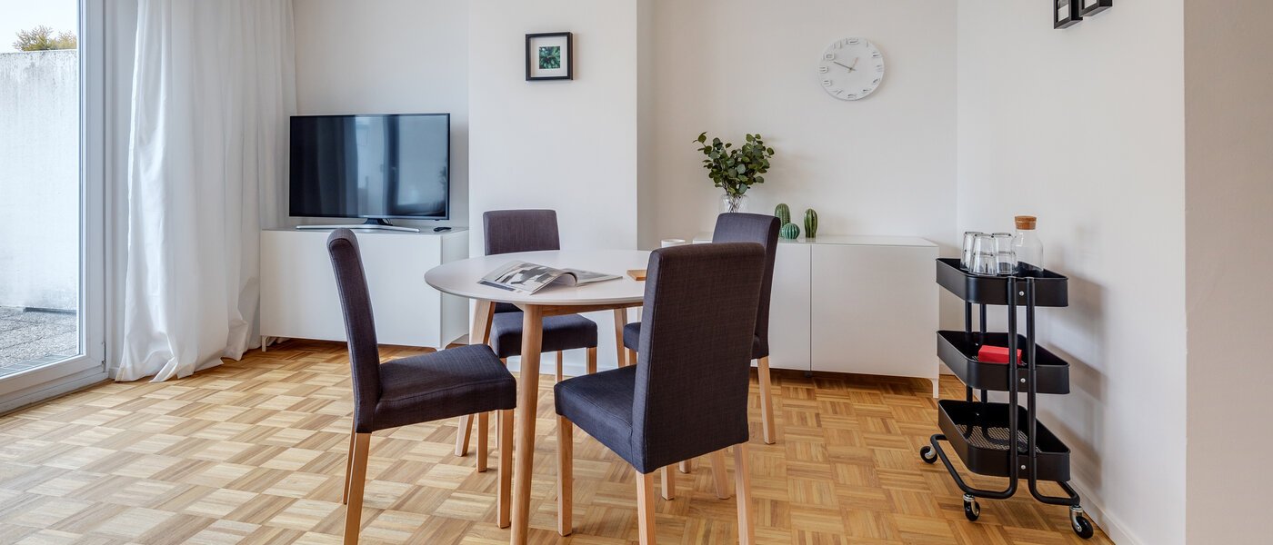apartment München Neuhausen 02 living room 10941