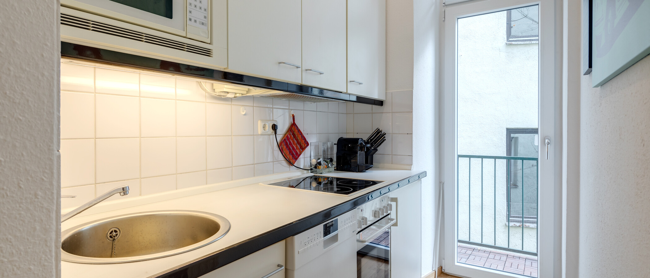 apartment München Glockenbachviertel 01 kitchen 10946