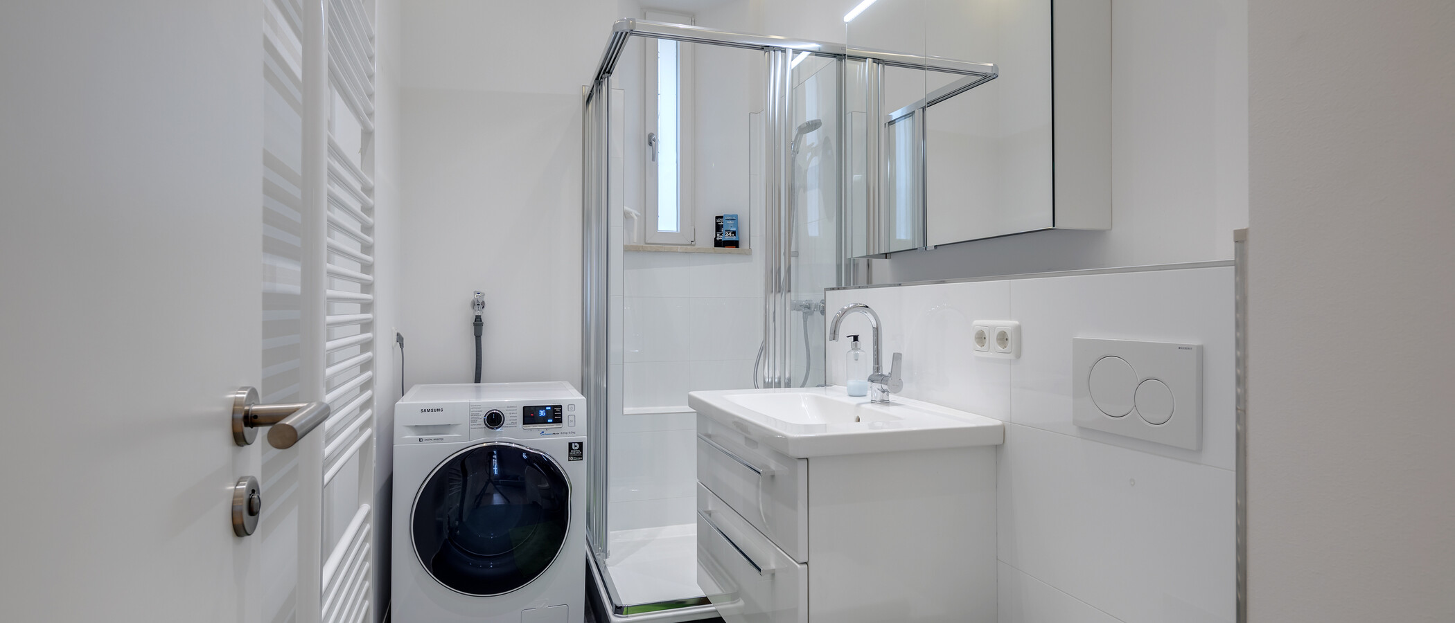 apartment München Glockenbachviertel 01 bathroom 10946