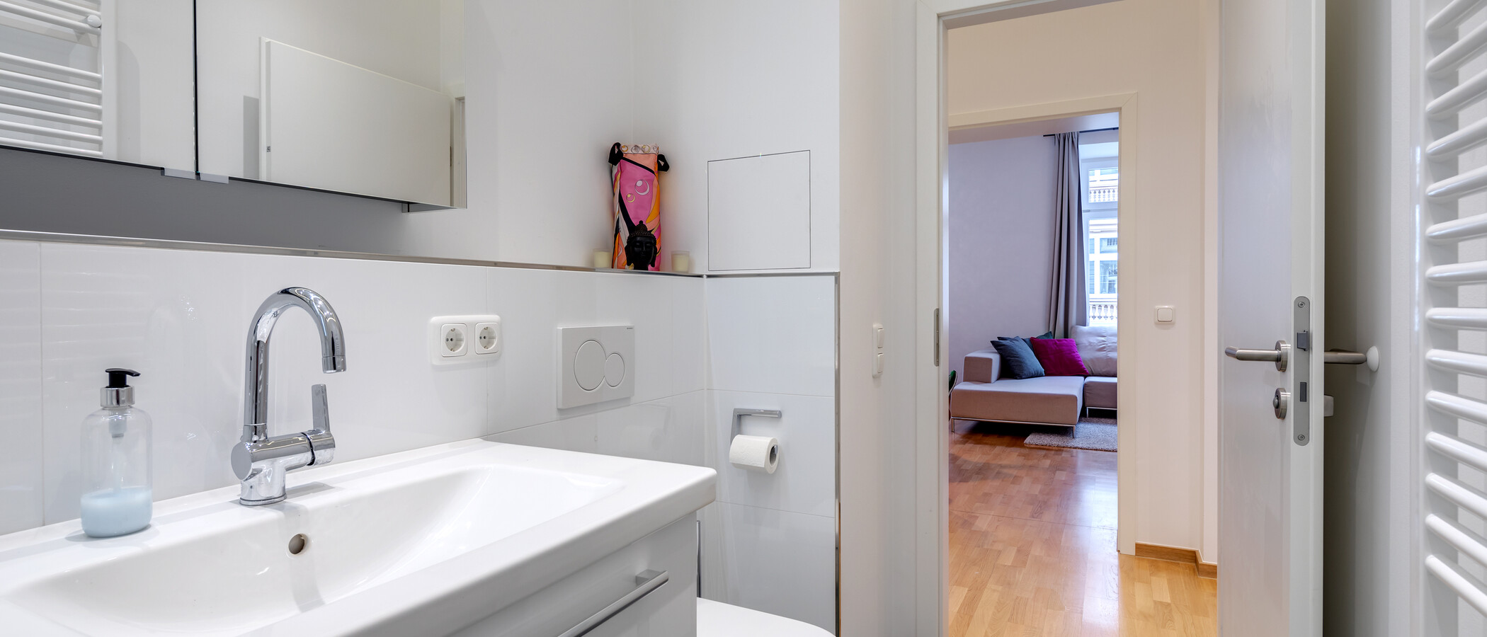 apartment München Glockenbachviertel 02 bathroom 10946