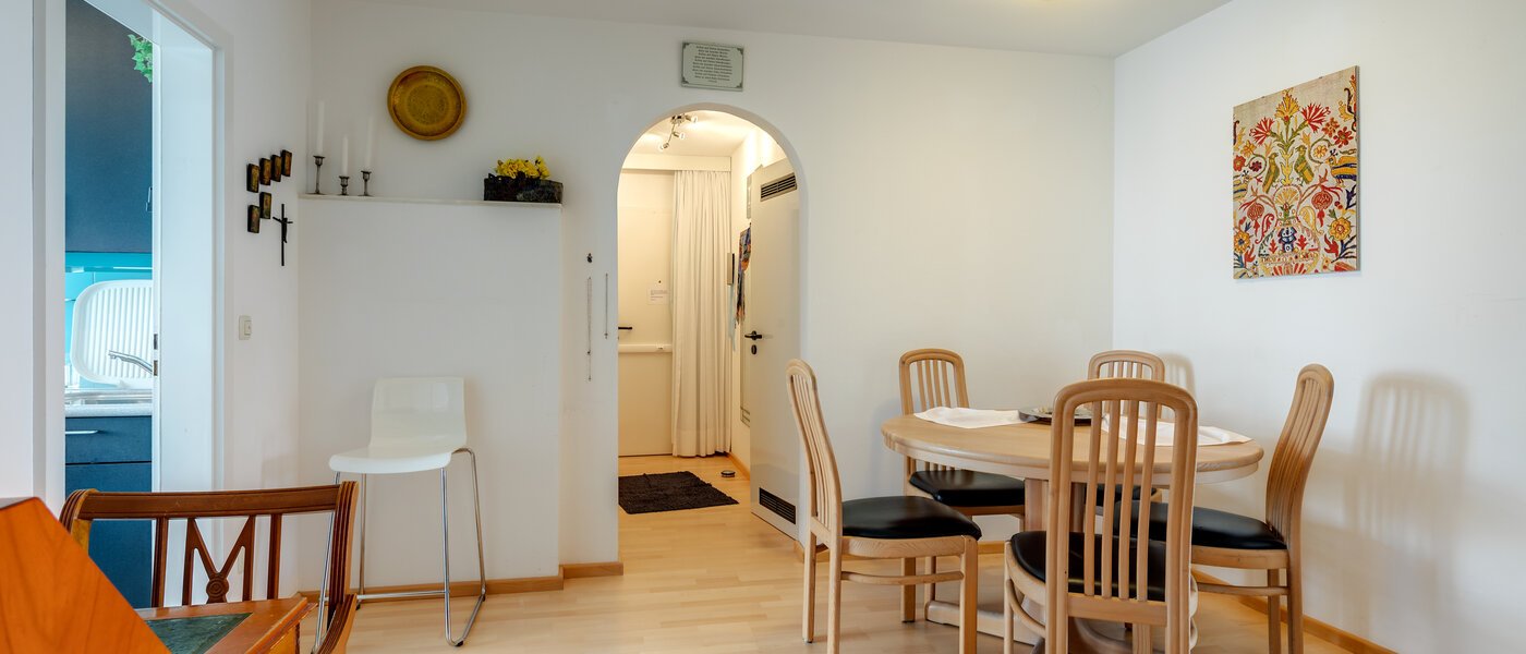 apartment München Johanneskirchen 01 dining 10948
