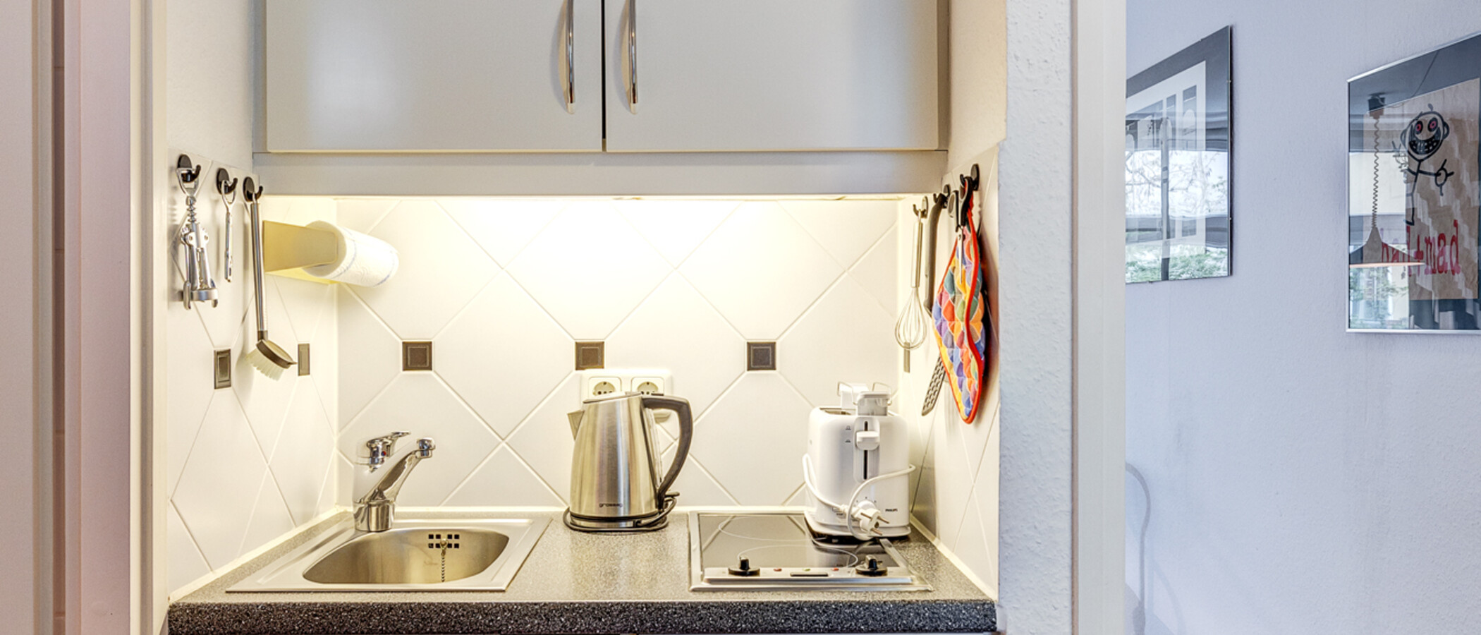 studio München Schwabing (links der Leopoldstraße) 01 kitchen 1095