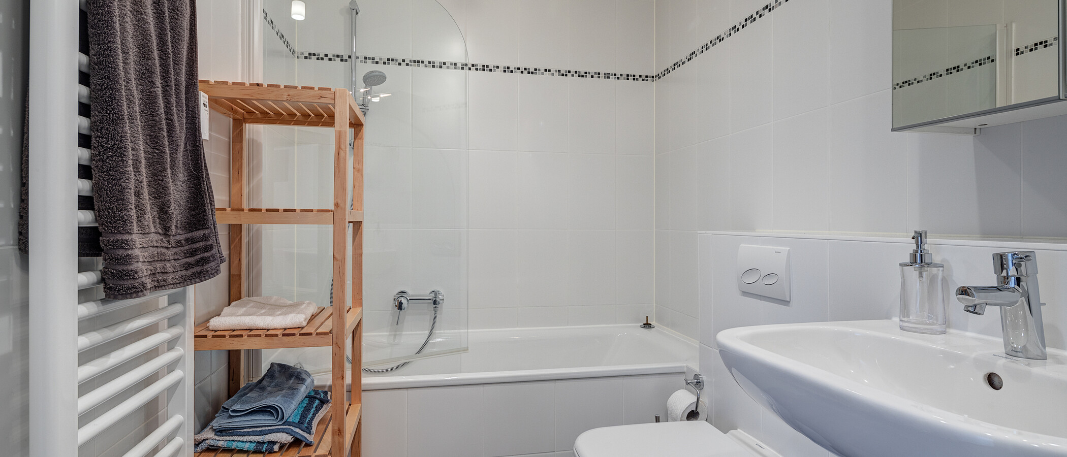 apartment Neubiberg 01 bathroom 10982