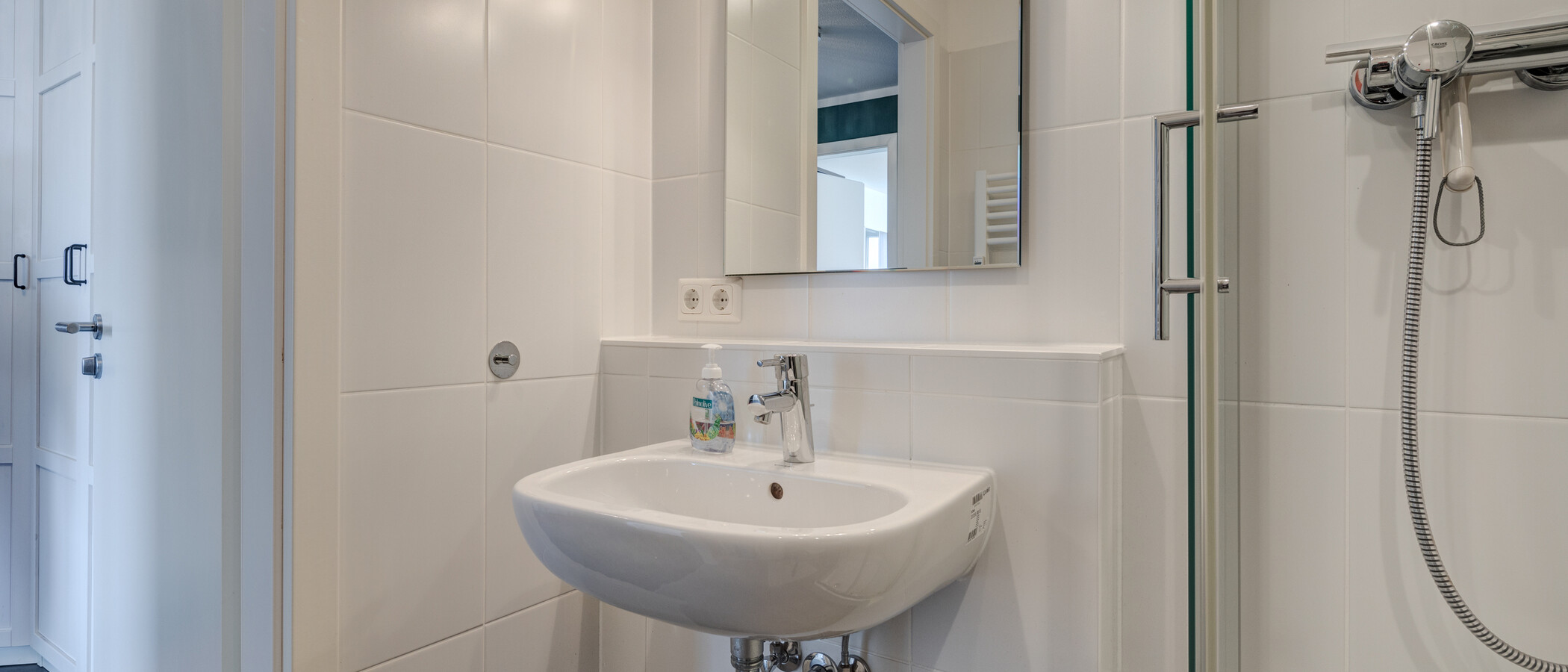 apartment Neubiberg 04 2. bathroom 10982