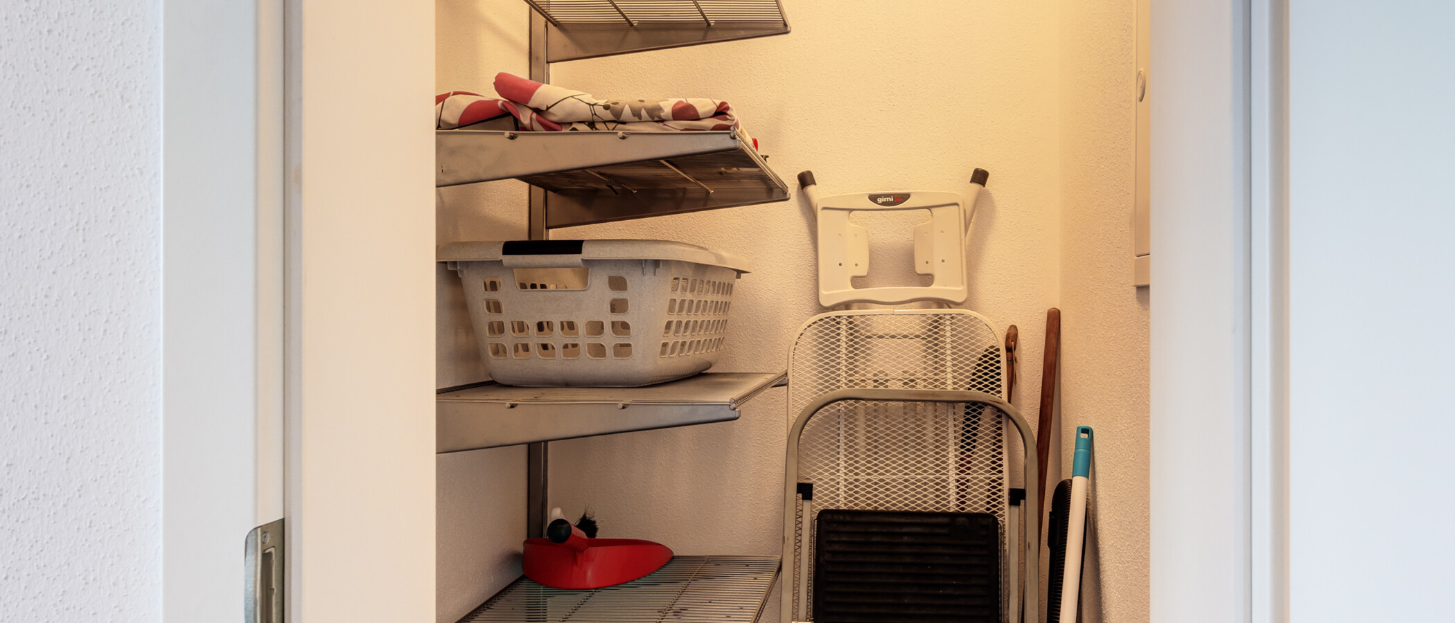 apartment Ismaning 01 storage room 10988