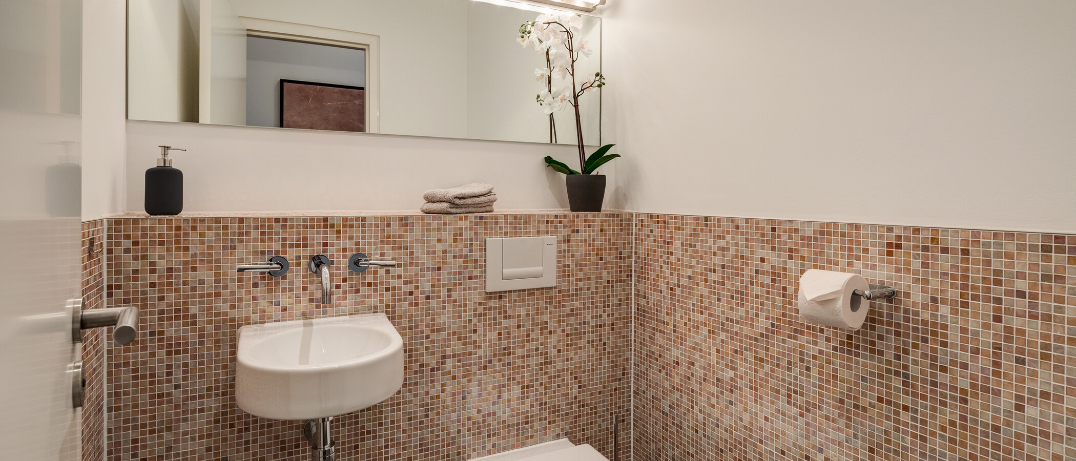 apartment München Altstadt 01 guest toilet 11002