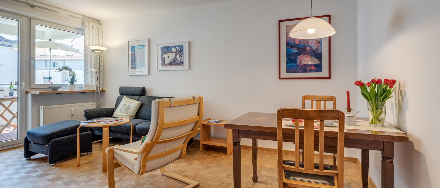 apartment München Neuhausen 01 living room 11009