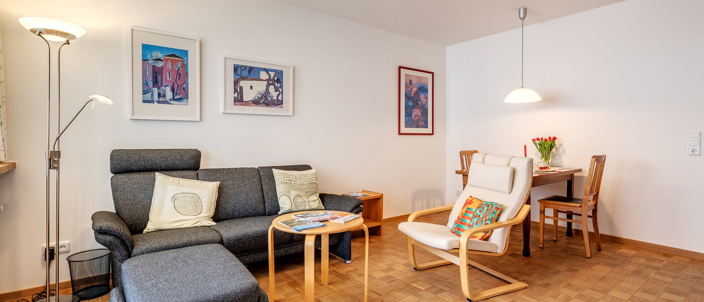 apartment München Neuhausen 02 living room 11009