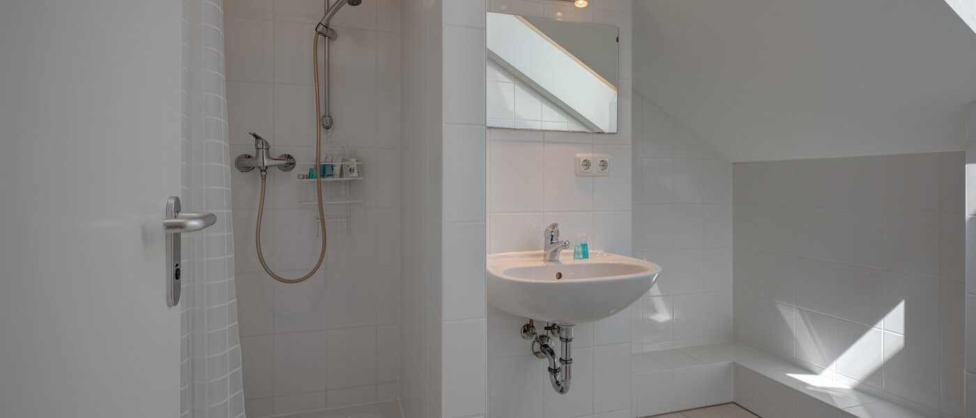 semi-detached house Gröbenzell 01 2. bathroom 11015