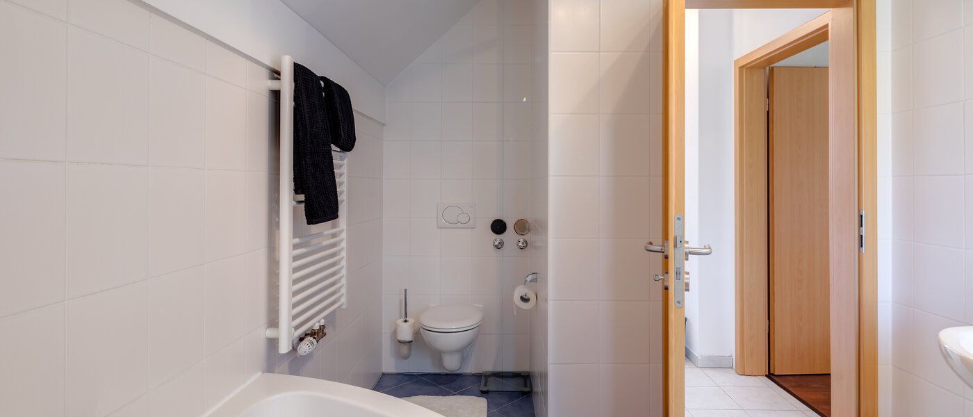 apartment München Feldmoching 03 bathroom 11038