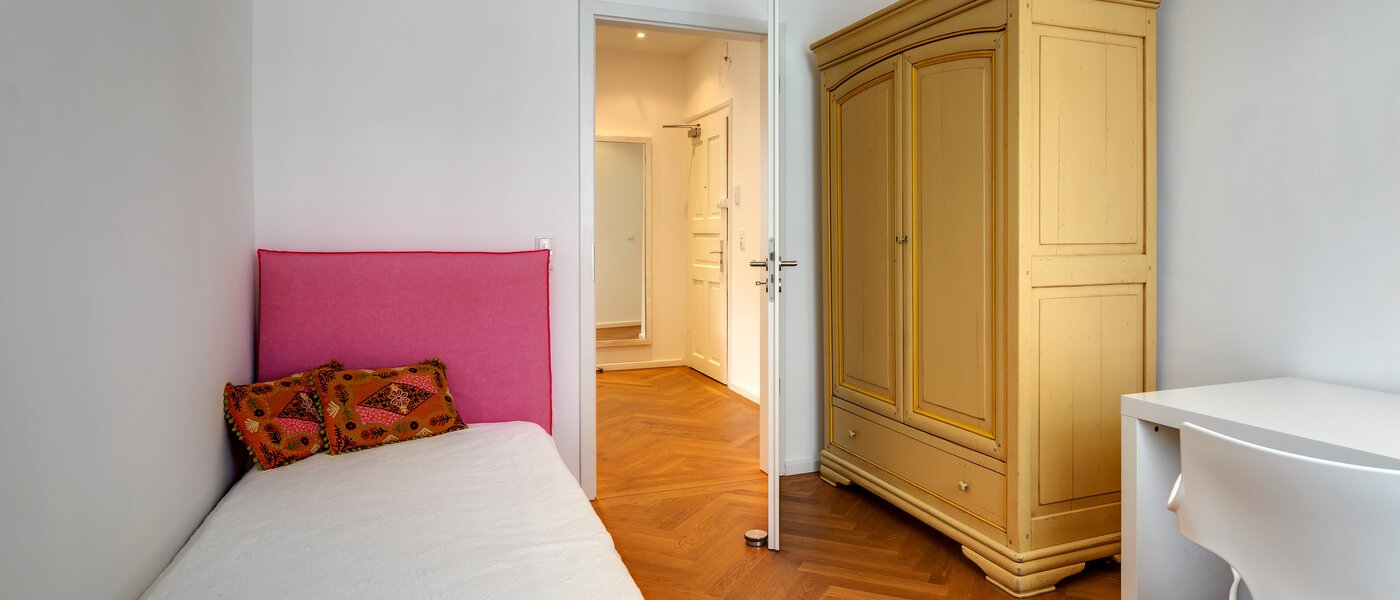 apartment München Neuhausen 03 2. bedroom 11045