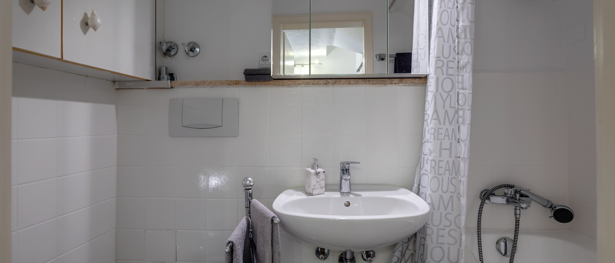 apartment München Waldtrudering 01 bathroom 11050