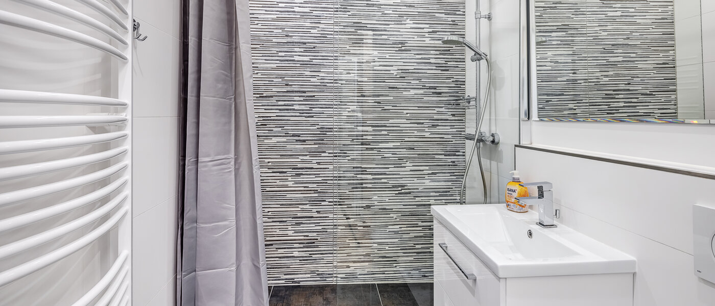 apartment München Arabellapark 01 bathroom 11073