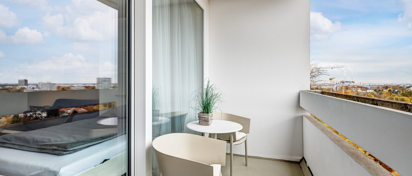 apartment München Arabellapark 01 balcony 11073