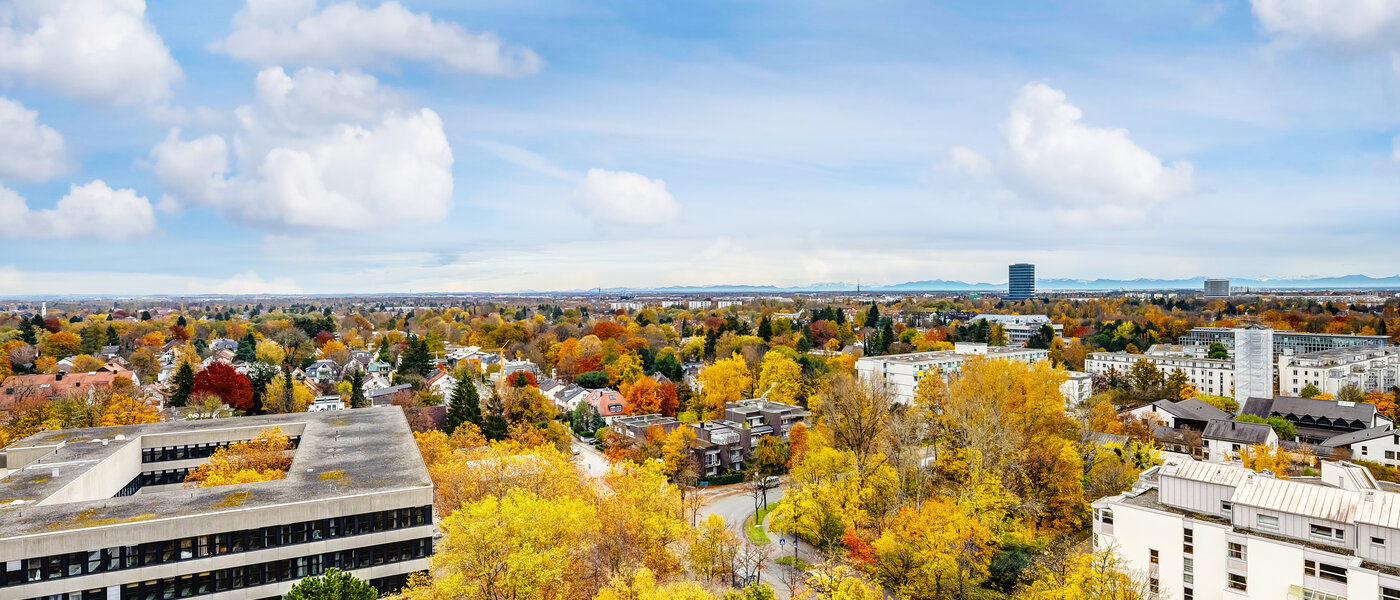 apartment München Arabellapark 01 view 11073