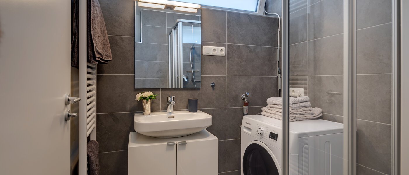 roof terrace apartment München Bogenhausen 01 bathroom 11076