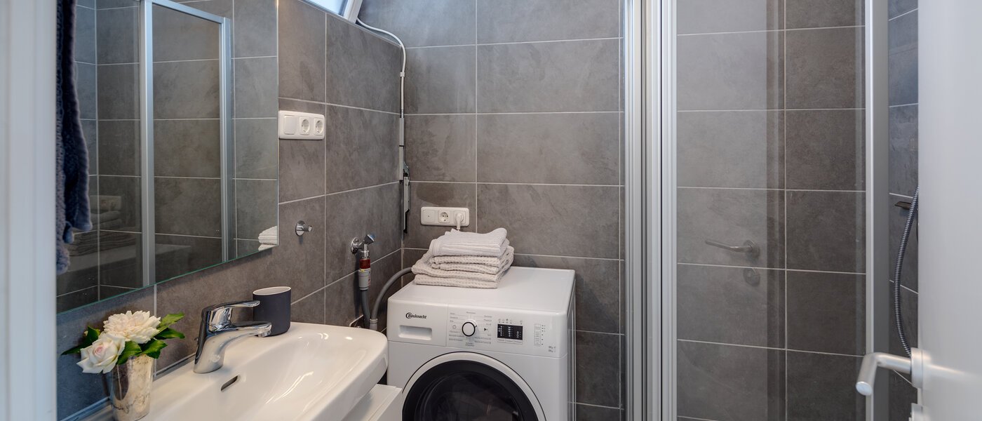 roof terrace apartment München Bogenhausen 02 bathroom 11076