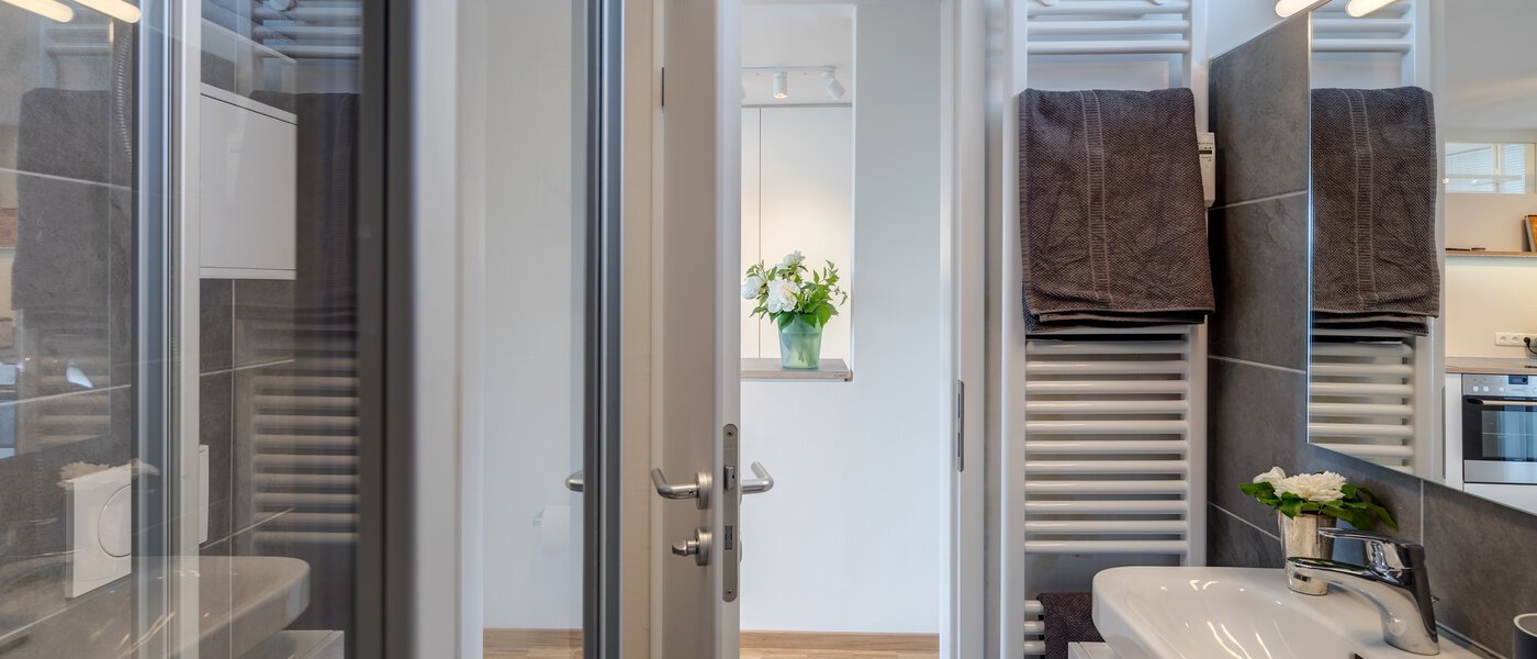 roof terrace apartment München Bogenhausen 03 bathroom 11076