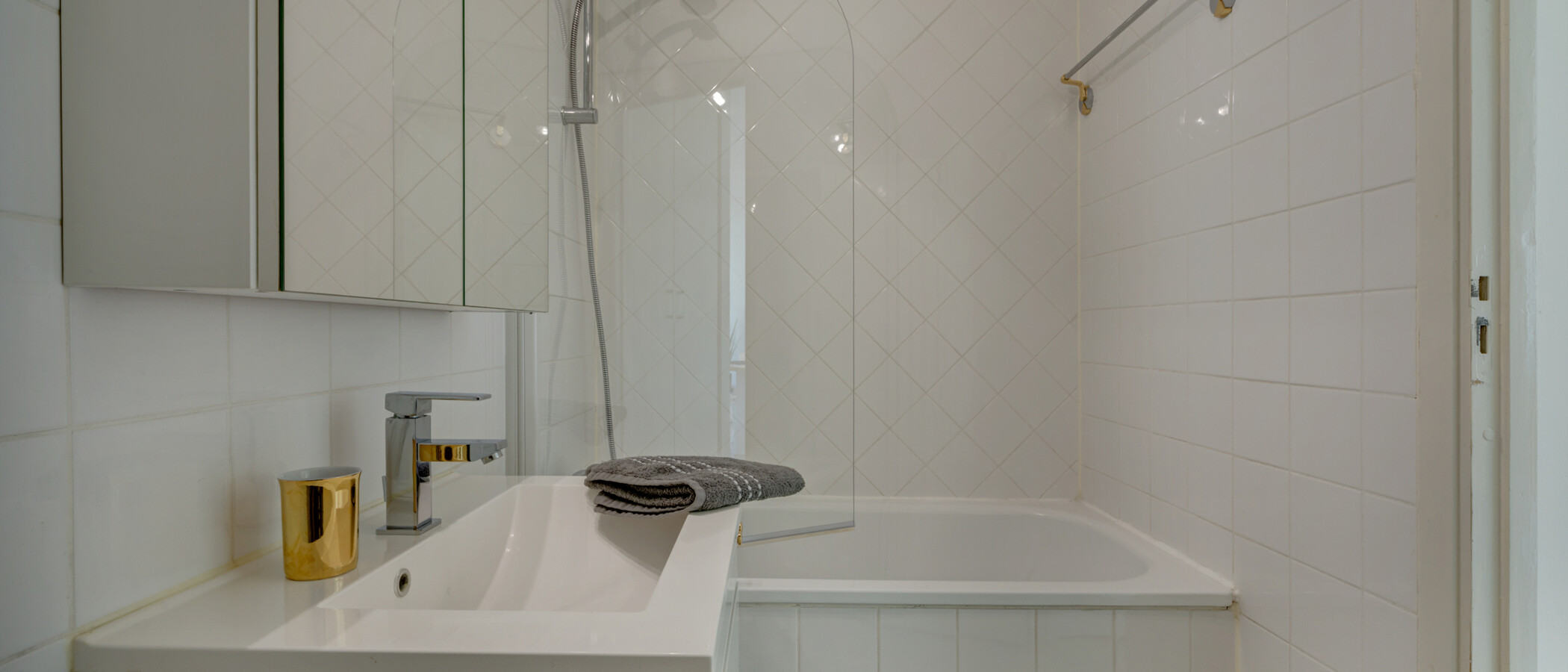 apartment München Johanneskirchen 01 bathroom 1110