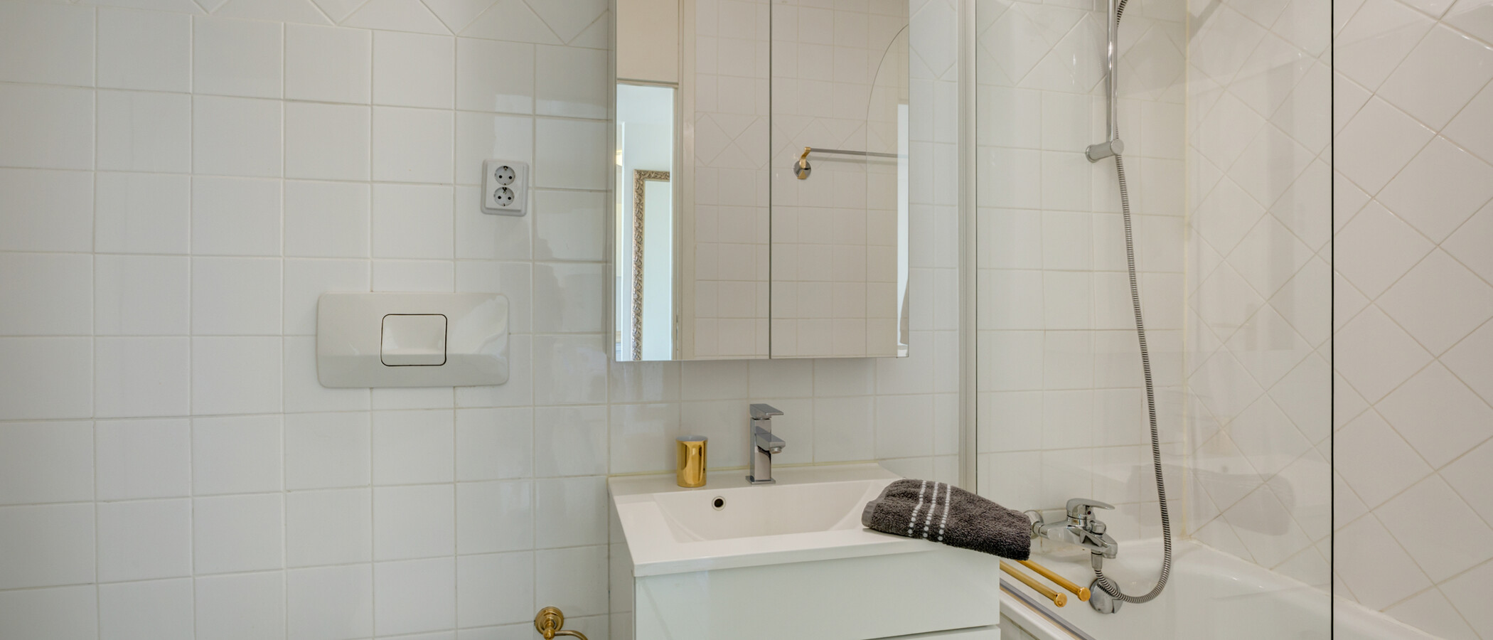 apartment München Johanneskirchen 02 bathroom 1110