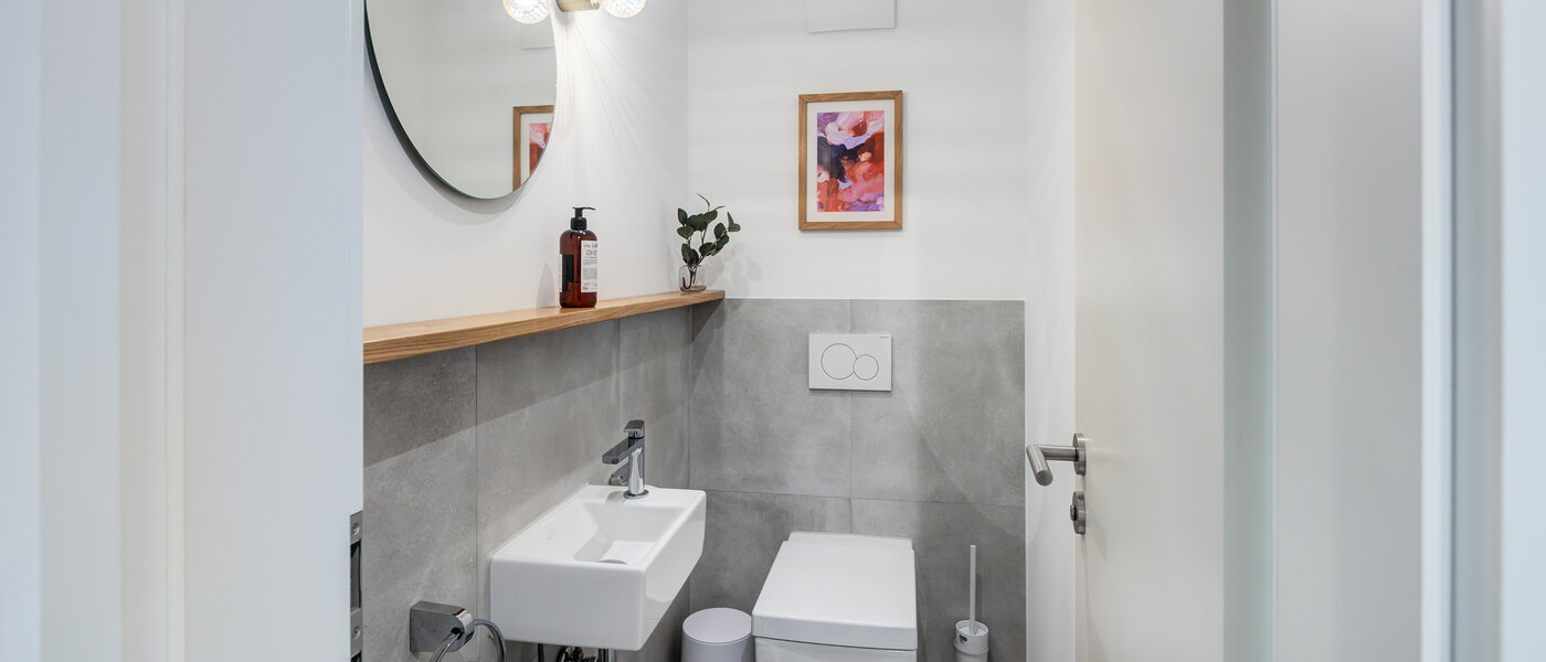 maisonette München Pasing 01 guest toilet 11136