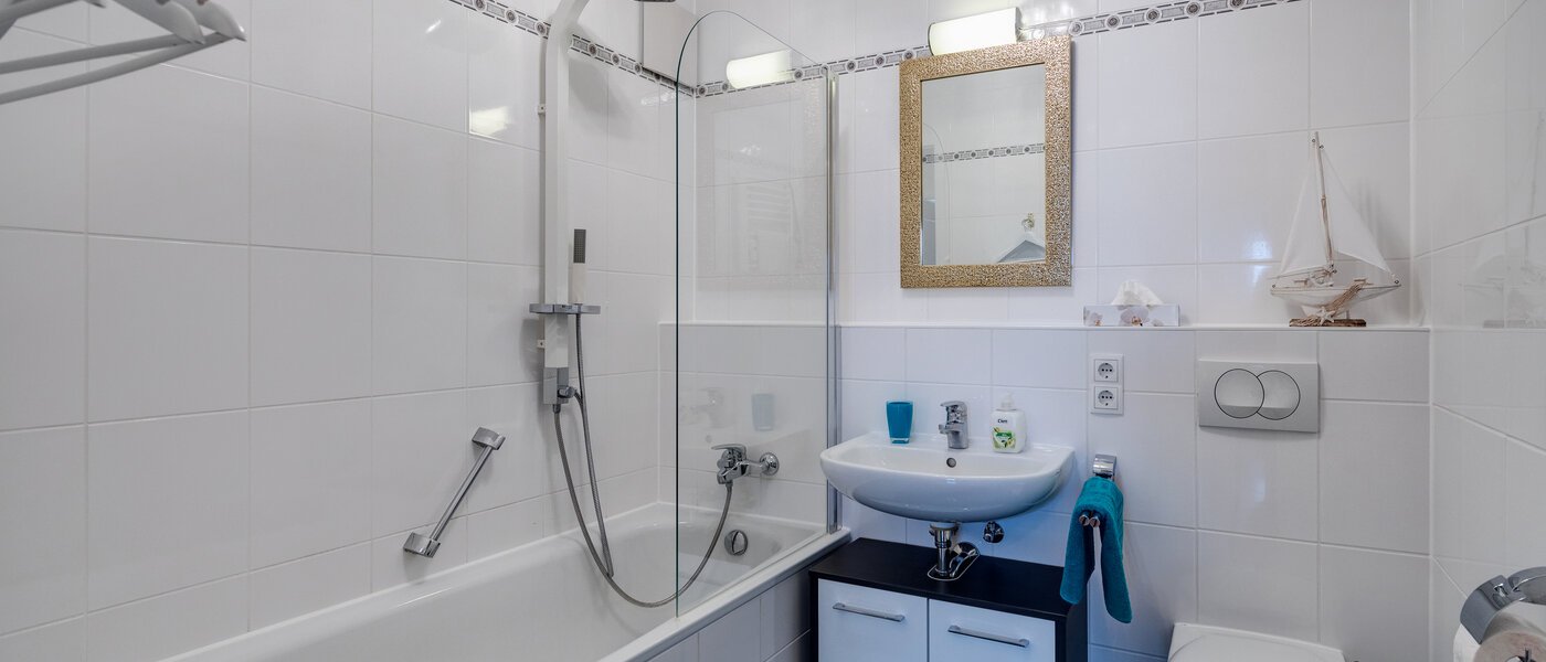 apartment München Bogenhausen 01 bathroom 11173