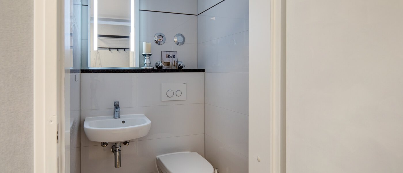 apartment München Westkreuz 01 separate toilet 11201