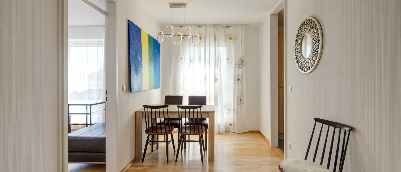 apartment München Westkreuz 01 dining room 11201