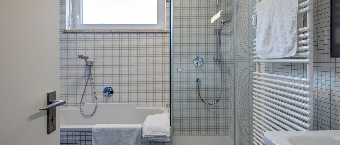 roof terrace apartment München Fasangarten 01 bathroom 11218