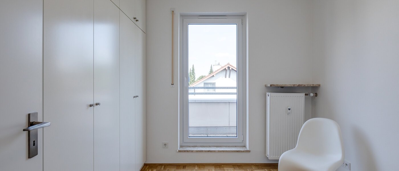 roof terrace apartment München Fasangarten 01 dressing room 11218